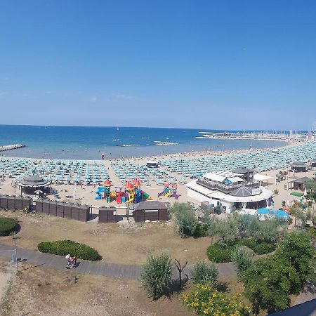 La Casa Di Clara Ombrellone Con 2 Lettini Al Lido San Giuliano Gratis E Parcheggio Privato Gratis Apartment Rimini Exterior foto