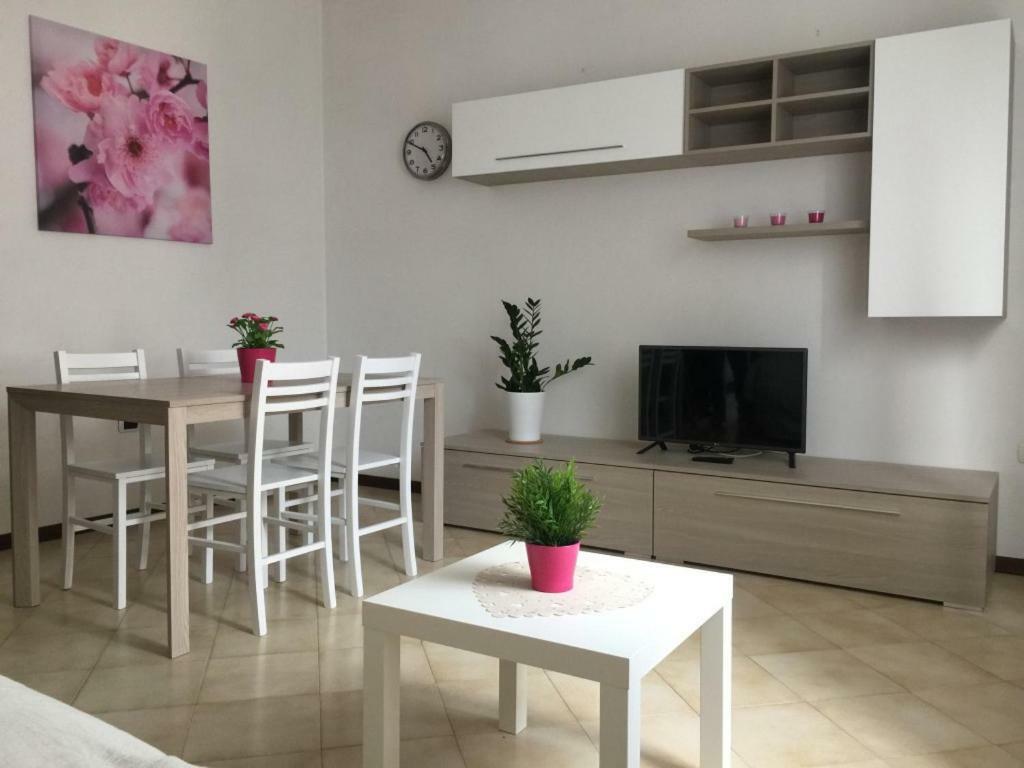La Casa Di Clara Ombrellone Con 2 Lettini Al Lido San Giuliano Gratis E Parcheggio Privato Gratis Apartment Rimini Exterior foto