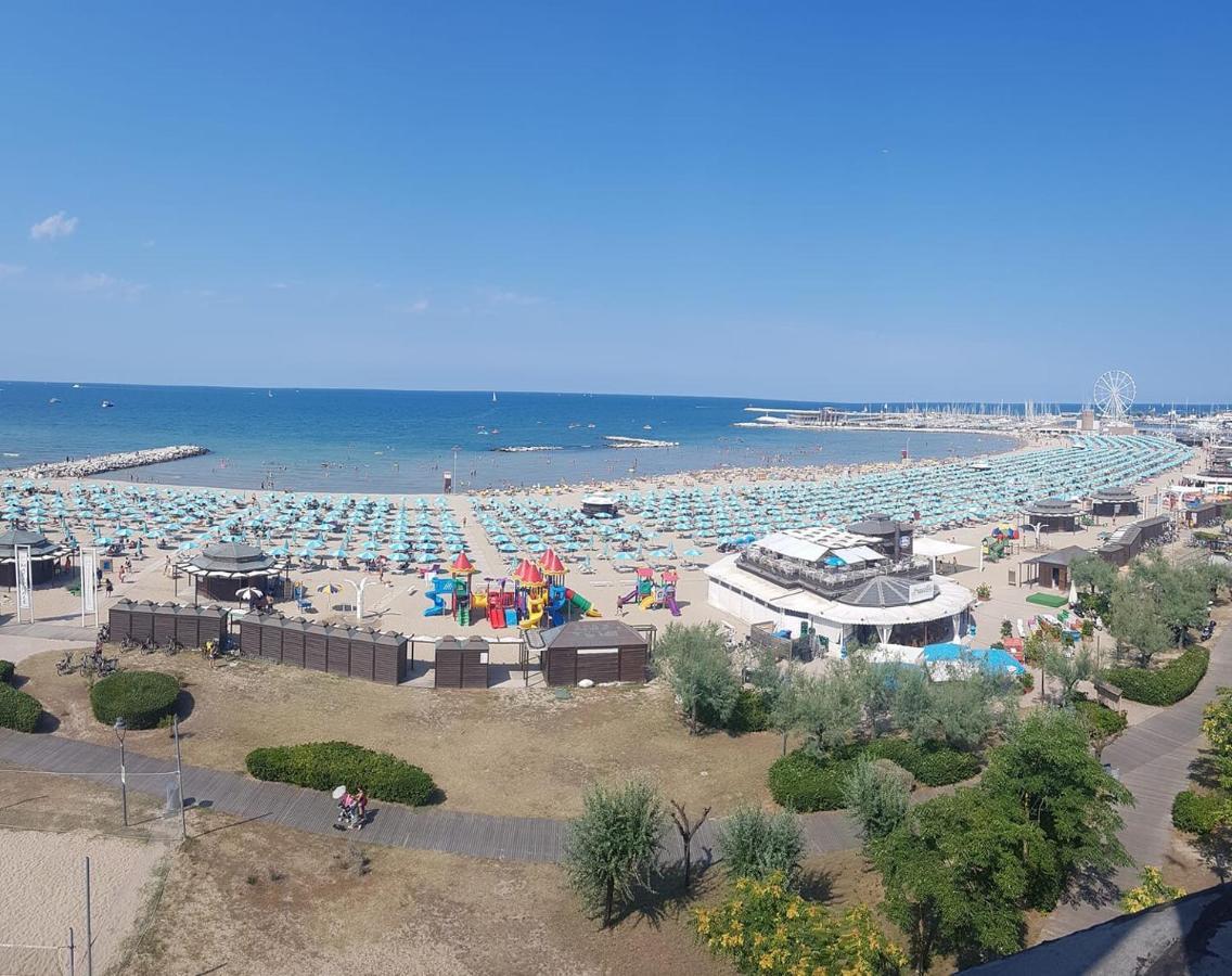 La Casa Di Clara Ombrellone Con 2 Lettini Al Lido San Giuliano Gratis E Parcheggio Privato Gratis Apartment Rimini Exterior foto